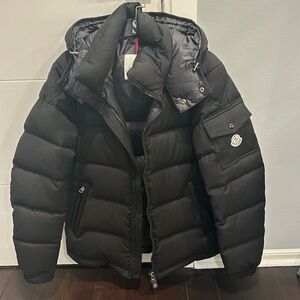 Moncler montgenevere men's coat black size 3
Amazing condition!
